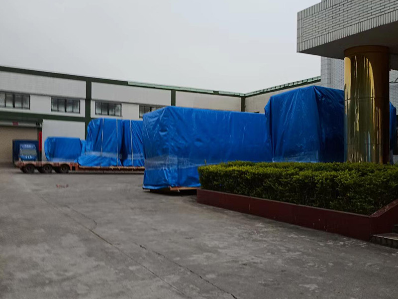 東(dōng)莞某公司重(zhòng)型設備防雨(yu)真空木箱