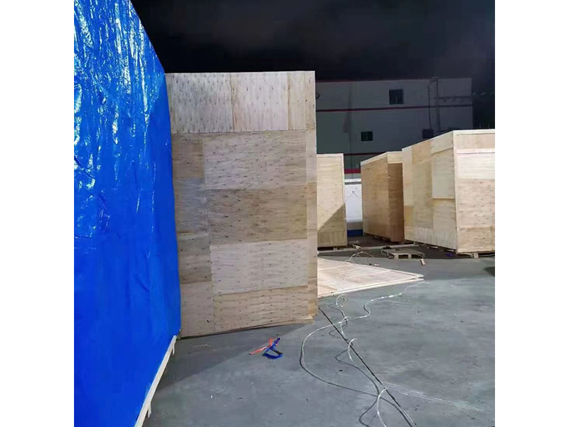 中山(shan)某公司真(zhen)空防雨木(mu)箱