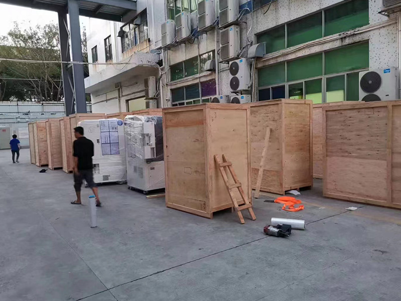 深圳福(fú)永出口(kou)設備打(da)包現場(chang)